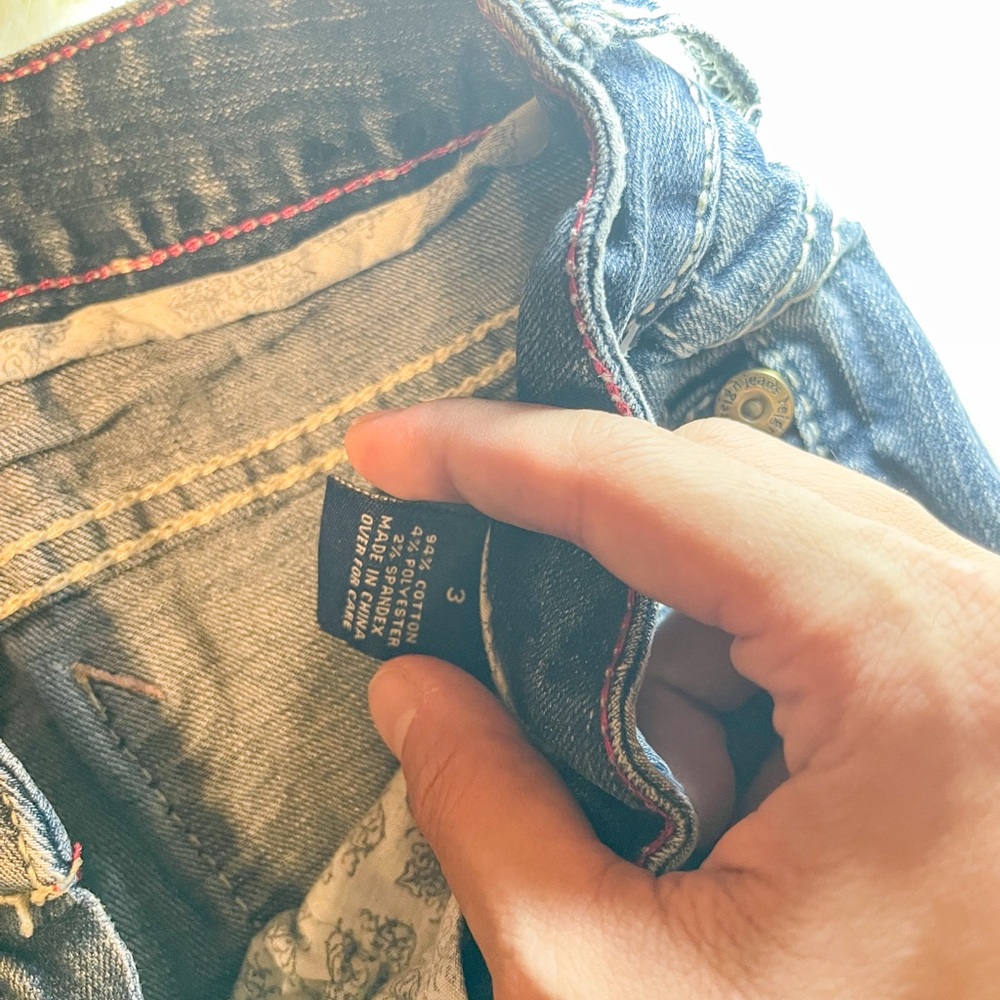 Reign Jeans - Picture 6 of 7